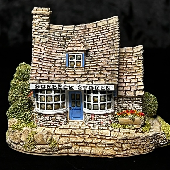 Lilliput Lane | Purbeck Stores | England Collection - Picture 6 of 11